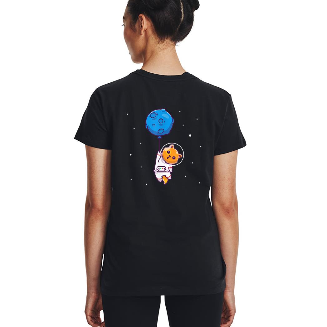 Astronaut Cat in Space Holding Planet Balloon, Cat Lover Woman T-Shirt